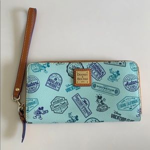 VGUC Dooney and Bourne Disney DVC Wallet